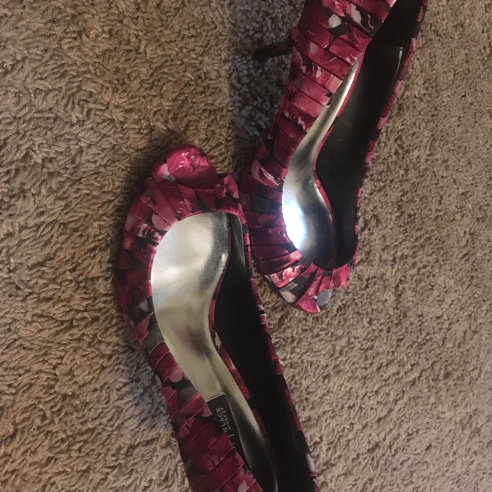 White House Black Market Satin Peep toe pump Final price - Picture 2 of 6